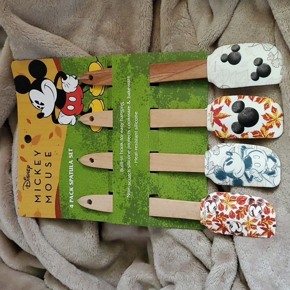Disney Fall Mickey Mouse Kitchen Towel Set with Set of 4 Spatulas - Picture 2 of 5